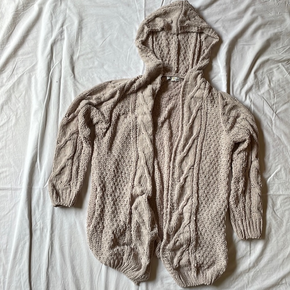 Beige cardigan with pockets